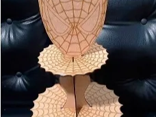 Sorprendi i tuoi figli con questo porta cupcake Spiderman a 3 livelli.