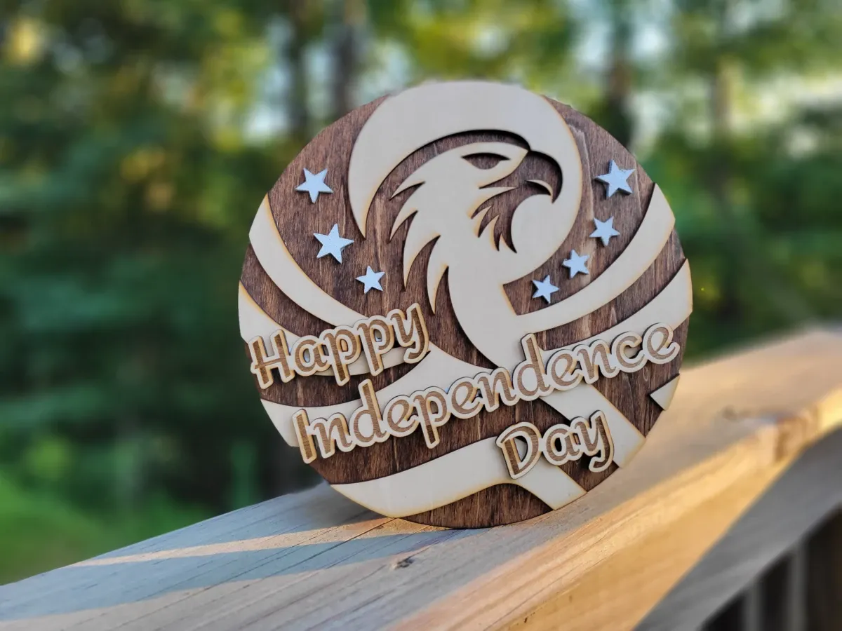 Happy Independence Day Wall Decoration / Door Hanger — free patriotic laser/print project file on Atomm