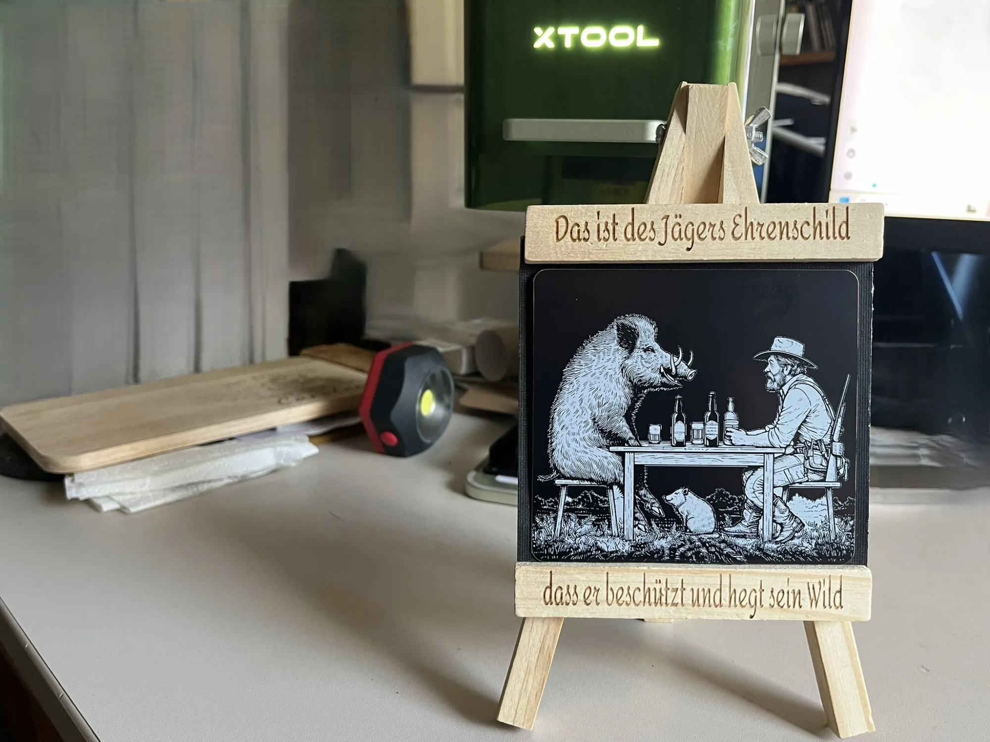 Dekorative illustrierte Staffelei Laser-Cut-Kochbuchständer-Idee