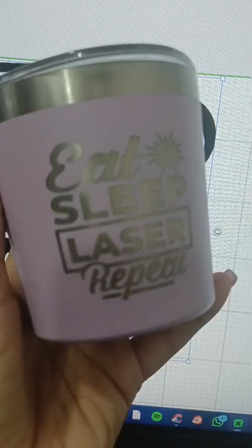 [Laser cut and engrave] Vaso térmico color lavanda con frase Eat Sleep Laser Repeat