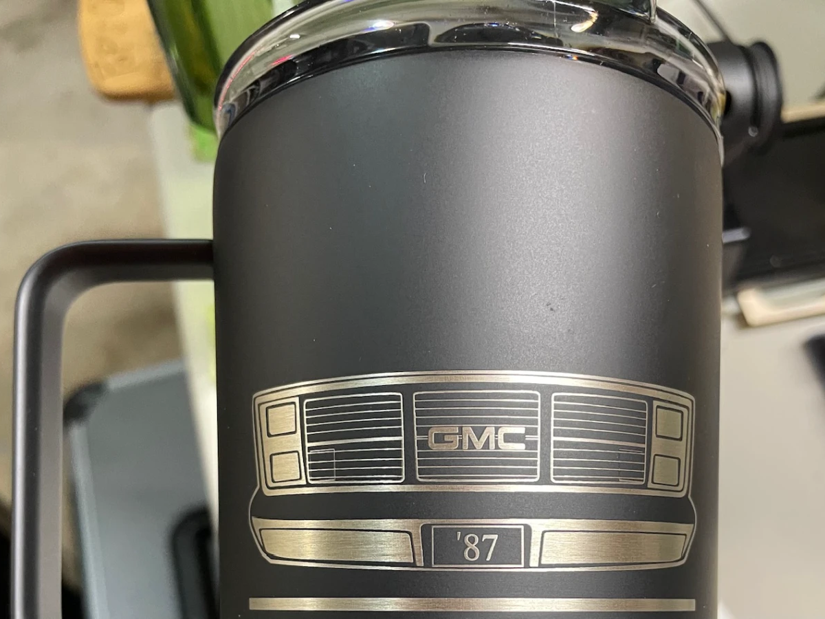 Tumbler natalizi incisi con opere d'arte stagionali