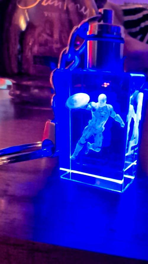 [Laser cut and engrave] 3D Laser Engraved Acrylic Keychain with Disc Throwing Athlete