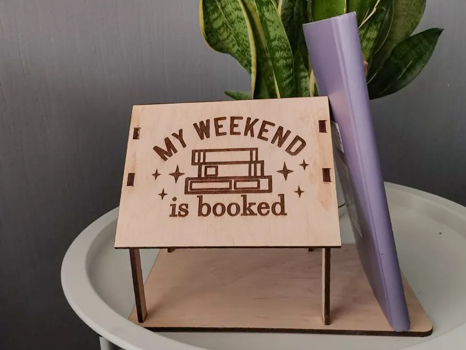 Hausförmige Holz-Buchablage Laser-Cut-Kochbuchständer-Idee