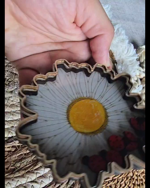 [Laser cut and engrave] Daisy Ladybug Shaker