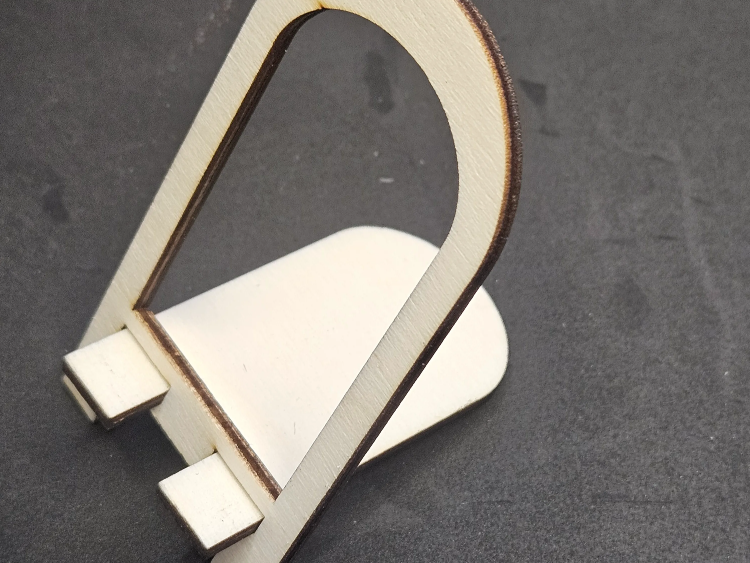 Coaster stand designed to minimize material waste