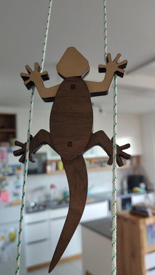 [Laser cut and engrave] Kletter Gecko - beweglicher Gecko - kletternde Eidechse