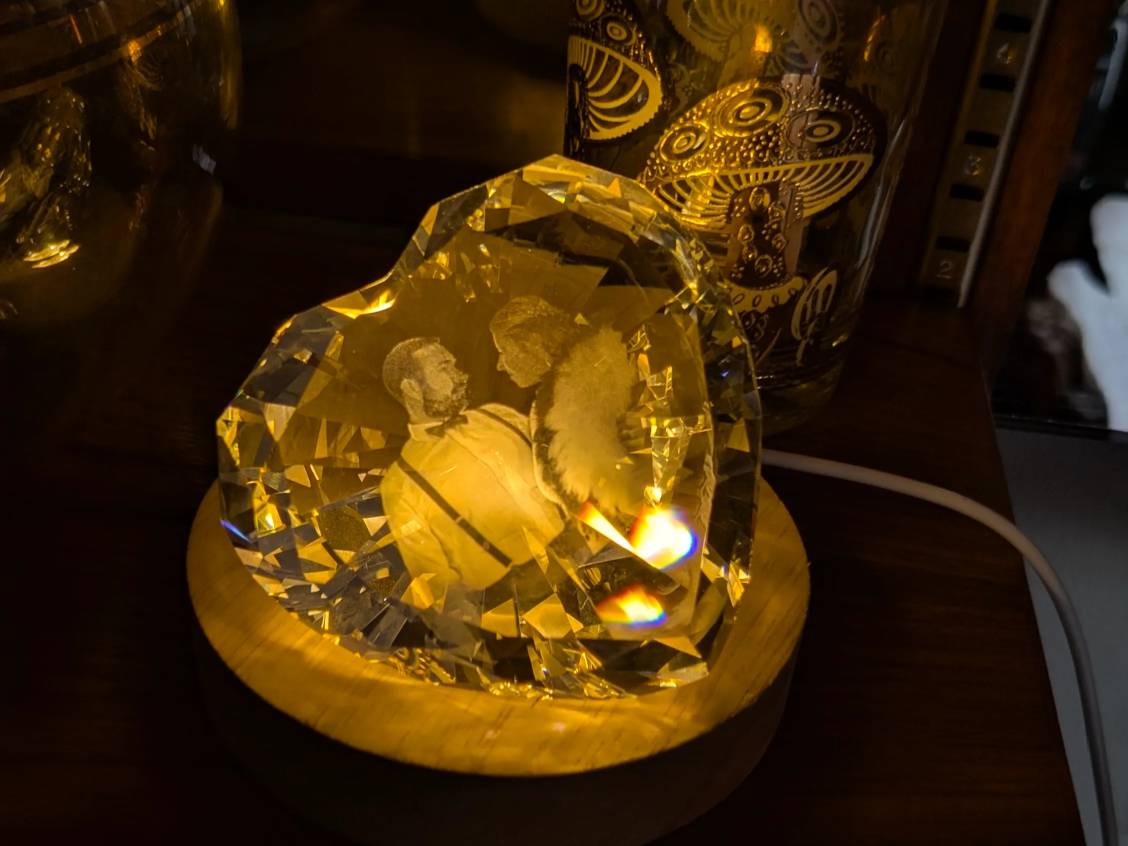 Heart-Shaped Crystal Photo Light birthday gift for girlfriend idea