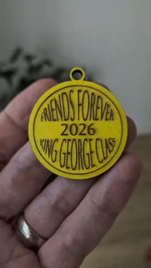 [Laser cut and engrave,Other] Friends Forever King George Class 2026 Yellow Round Pendant