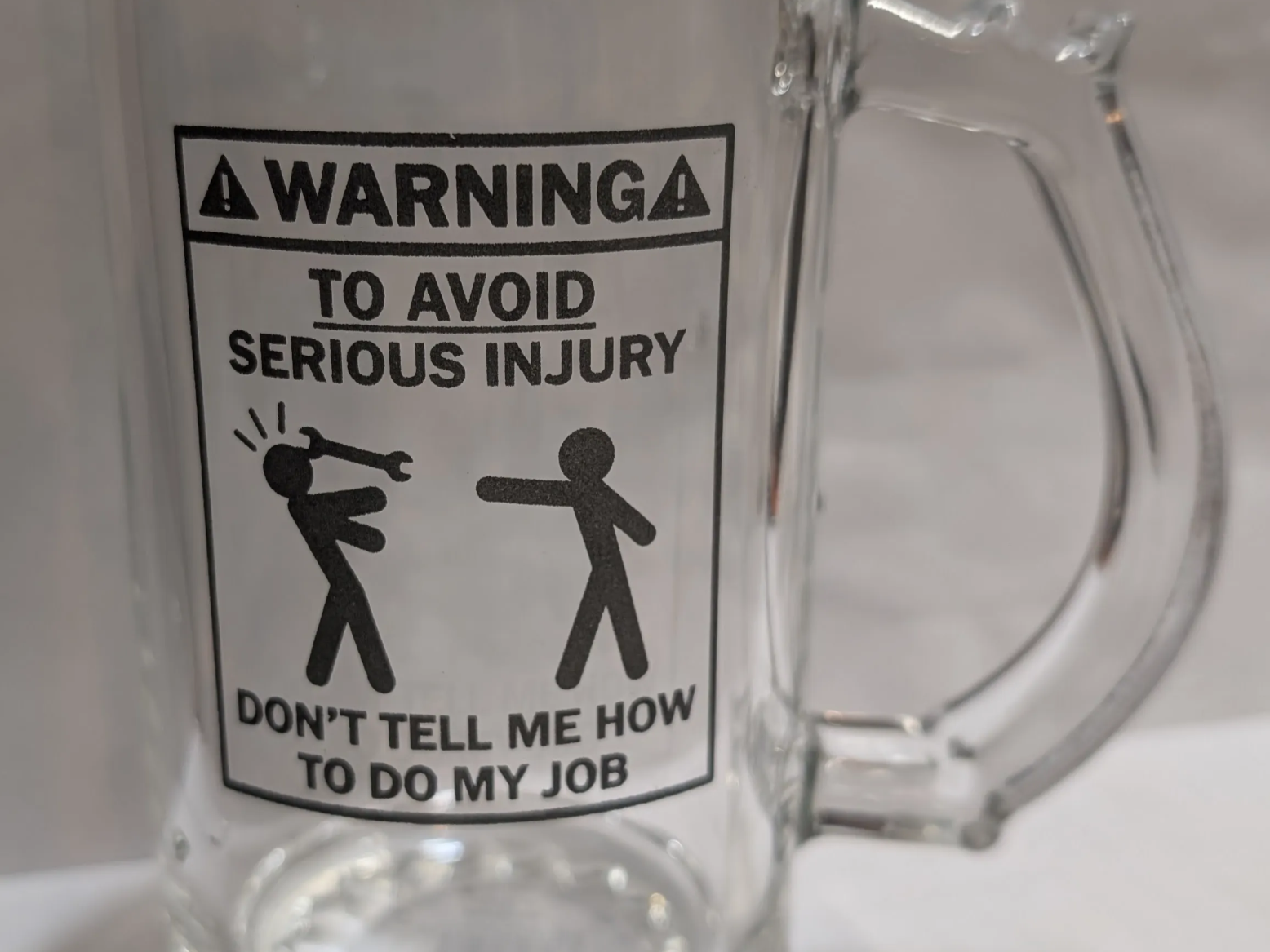 Mug bir kaca tebal dengan grafir desain label peringatan yang lucu
