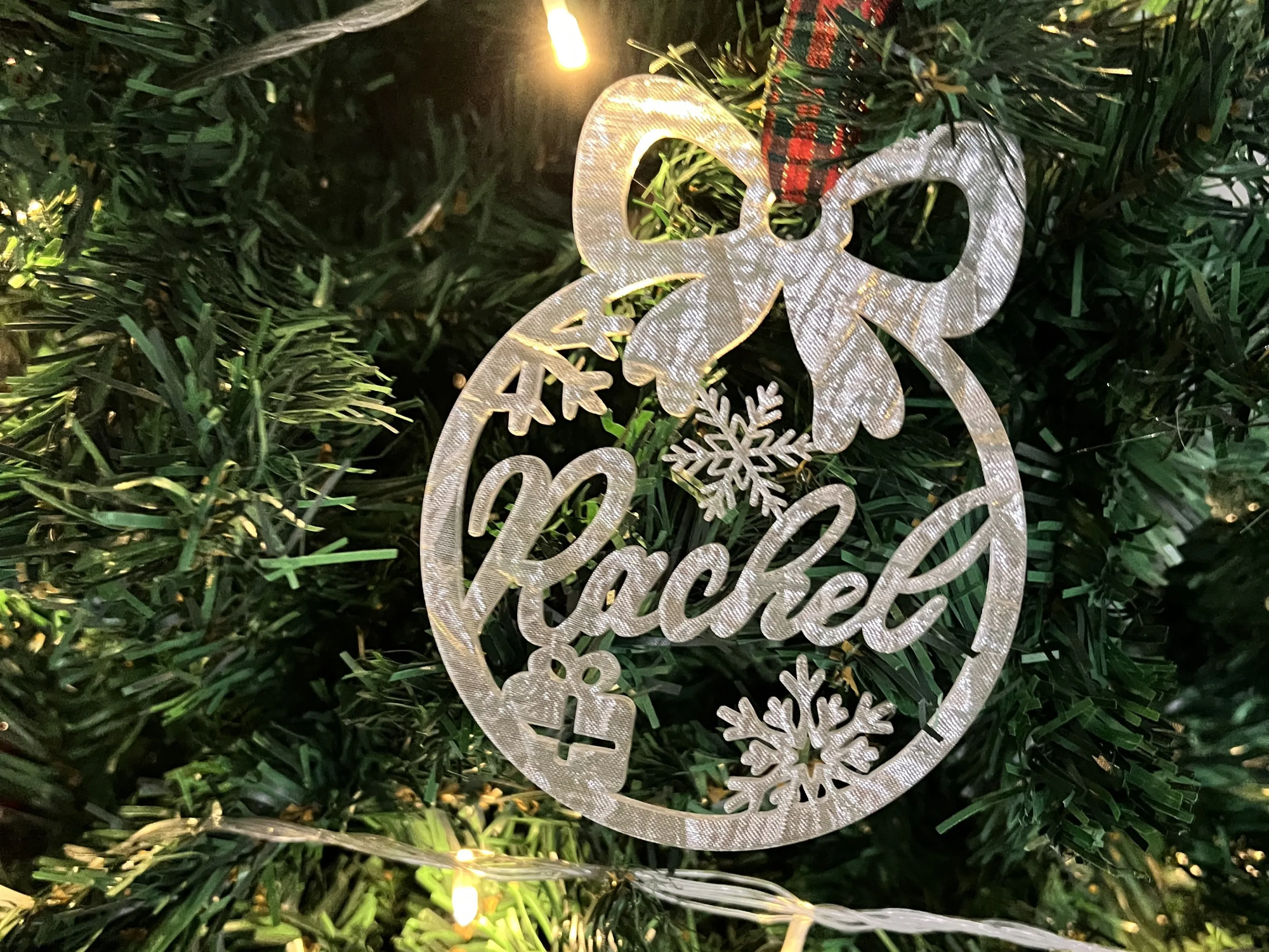 Name-Tag Acrylic Ornaments light up Christmas tree ornament idea