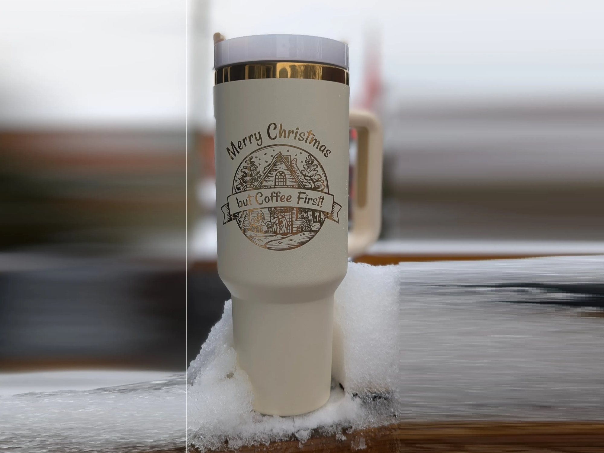 Tazza da viaggio incisa 'Buon Natale, ma Caffè Prima'