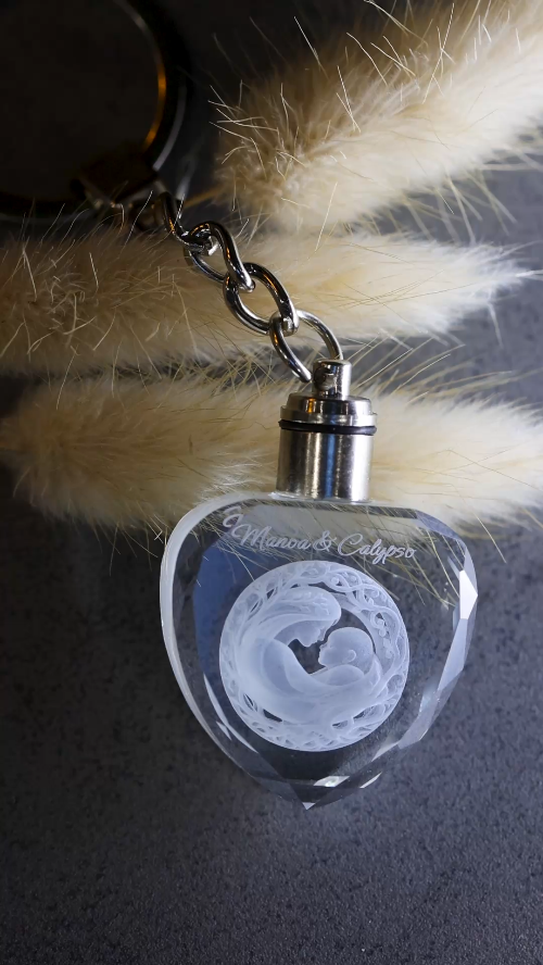 [Laser cut and engrave] Porte-clés cœur en cristal avec motif mère et enfant personnalisable