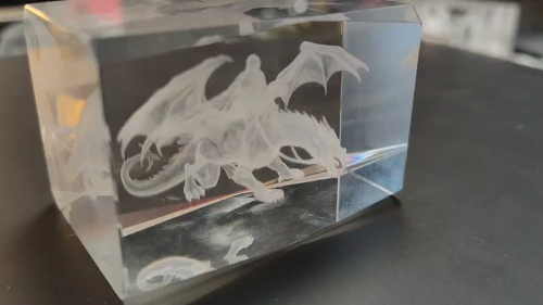 [Laser cut and engrave,Other] Glaskristall mit eingraviertem Drachenreiter
