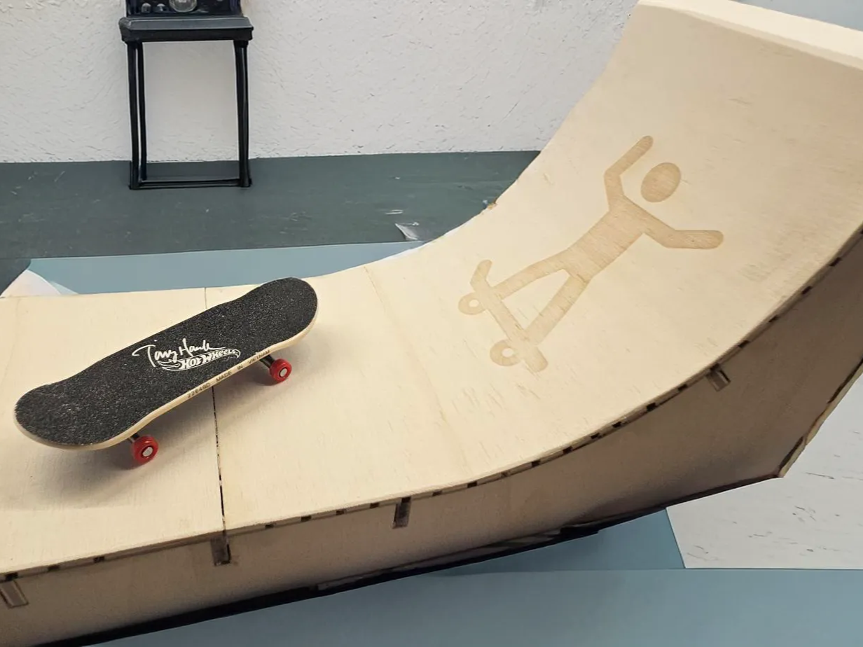 Finger Skater Halfpipe gift for teens idea
