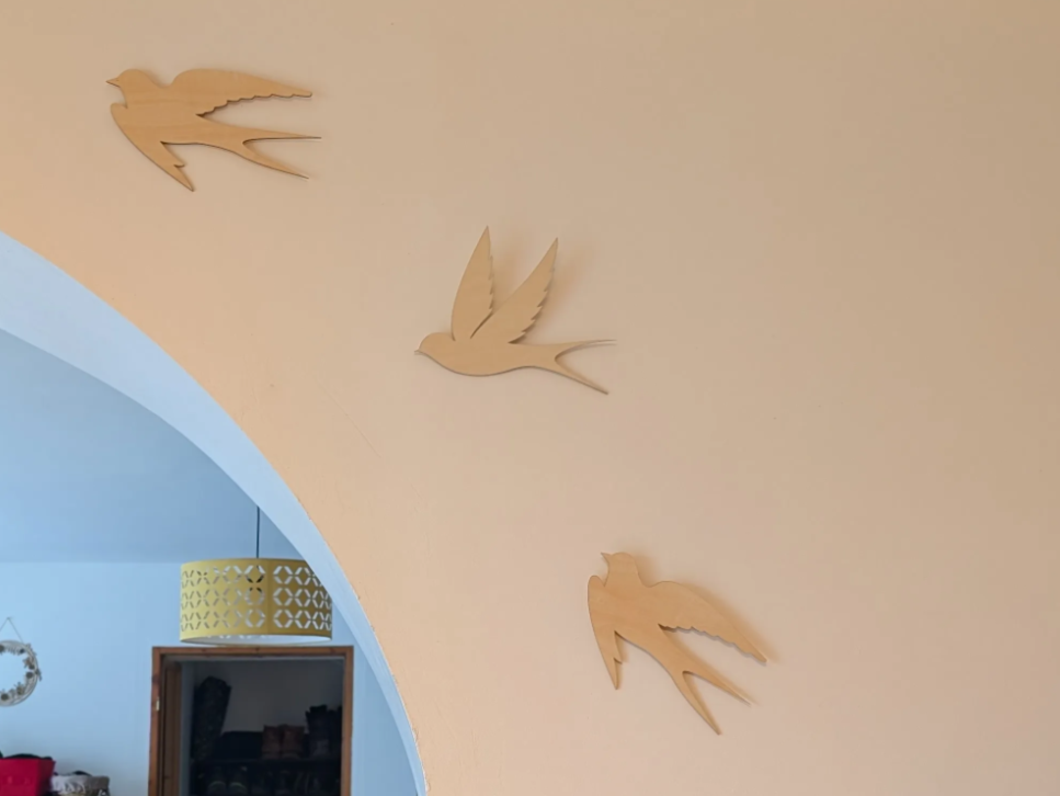 Set dekorasi dinding kayu burung dengan motif burung layang-layang musim semi