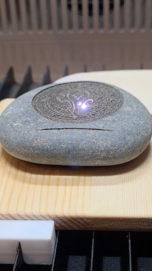 [Laser cut and engrave] Circular Stone Coaster with Abstract Leaf Motif